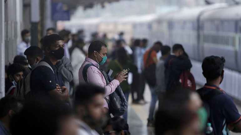 Περισσότεροι από 300 εκατ. Ινδοί μπορεί να έχουν προσβληθεί από τον κορωνοϊό